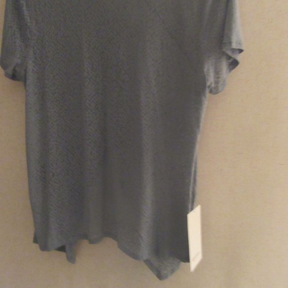 Loop Around Tee - Picture 10 of 12